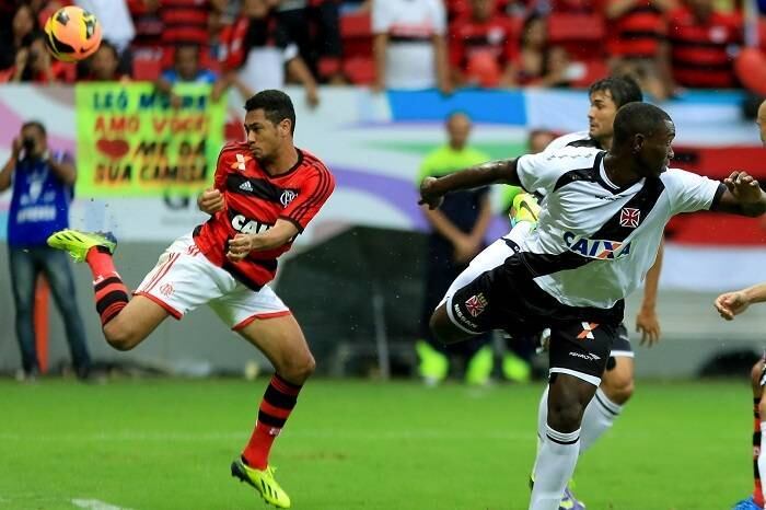 No Campeonato Carioca, os olhos estão voltados ao duelo entre Vasco e Flamengo, às 16h, no Maracanã. Leia mais