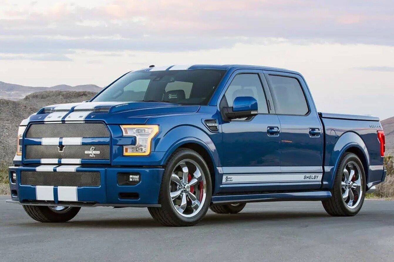 Na parte dianteira da picape, o capô ganhou duas grandes entradas de ar, novo para-choque, além de saias laterais