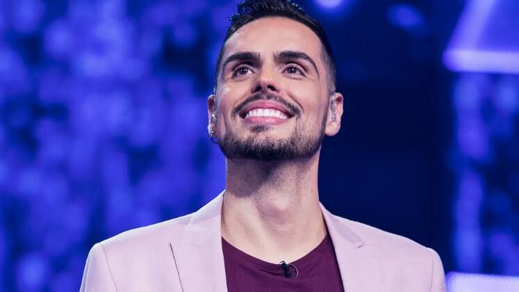 O bancário Tejota cantou a música Aguenta Coração, de José Augusto, e levantou 78 jurados. Ele arrasou na apresentação!