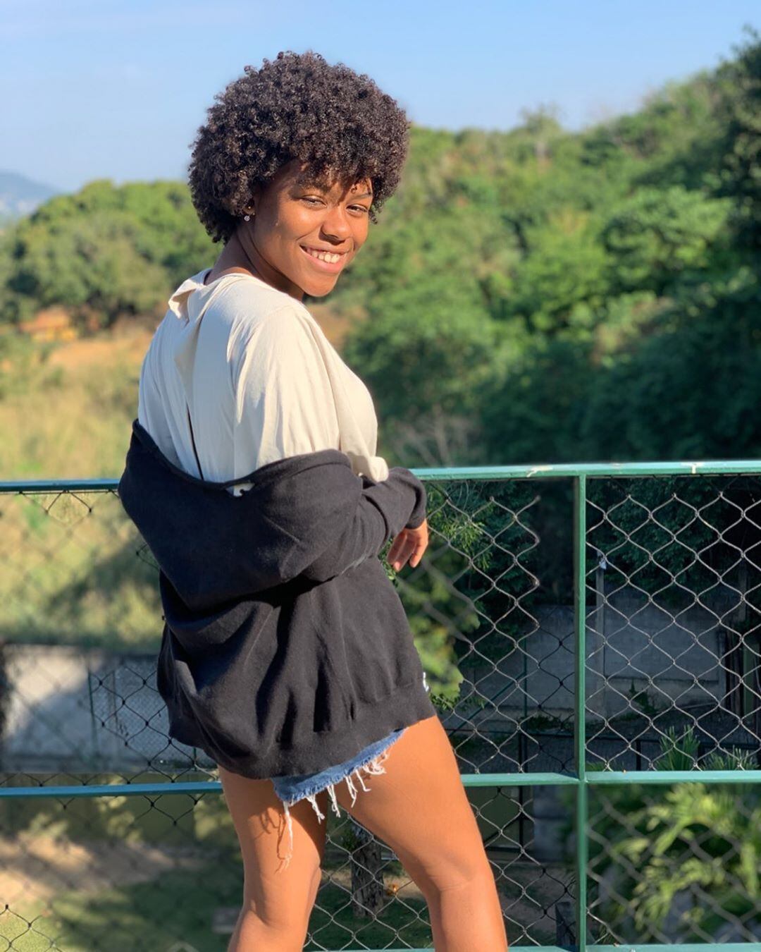 A jovem de 15 anos atua como modelo e atriz