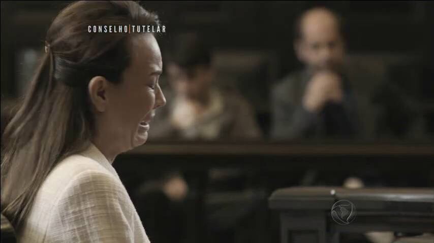 A mãe de Bia alegou que não sabia dos abusos e que acobertou a agressão do namorado à filha pois havia acontecido apenas uma vez e foi tudo por amor

+ Aprenda a música exibida na vinheta de Conselho Tutelar

+ César e Sereno investigam caso de menina abusada por familiares


+ Veja imagens chocantes das cenas de violência infantil exibidas em Conselho Tutelar

