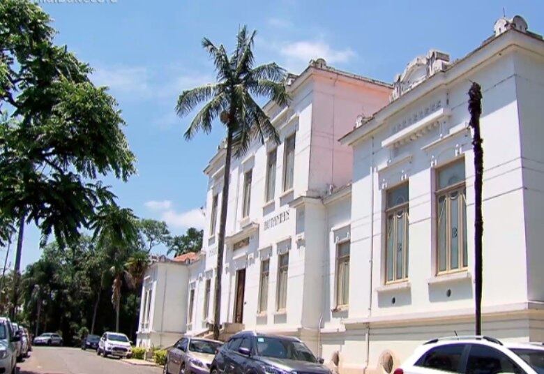 Há 10 anos, cientistas do Instituto Butantan, em São Paulo, pesquisam a vacina e estão na fase final de testes