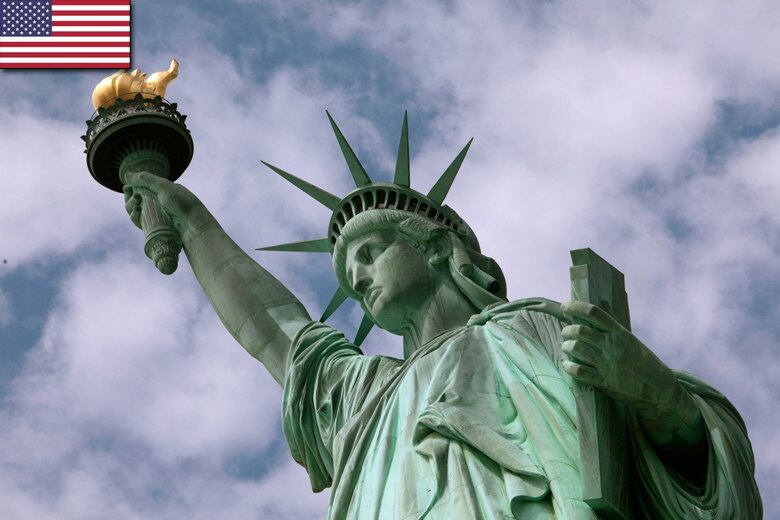 Na capital financeira do mundo, Nova York, o ex-presidente recebeu o prêmio "Em Busca da Paz", do International Crisis Group. A entidade considerou que o ex-presidente "impulsionou o País para uma nova era econômica e política"