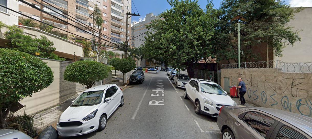 Homem passava de carro pela rua Eclísio Vivianni quando foi abordado