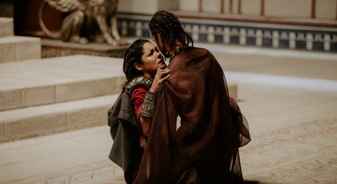 Lamár (Victor Sparapane) matou a prima Kayla (Hylka Maria) por ordem do tio