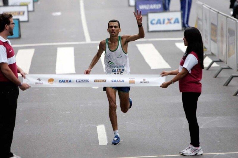 Marilson Gomes dos Santos concluiu sua carreira como maratonista aos 39, após as Olimpíadas do Rio de Janeiro. O anúncio da aposentadoria veio logo depois do fim da prova olímpica, em que chegou na 59ª colocação. O ex-atleta afirmou que, depois de 27 anos se dedicando ao esporte, era hora de descansar