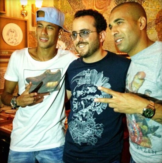 O empresário Isaac Azar é corintiano fanático, além de ser amigo pessoal  de vários boleiros, como Sheik e Neymar
