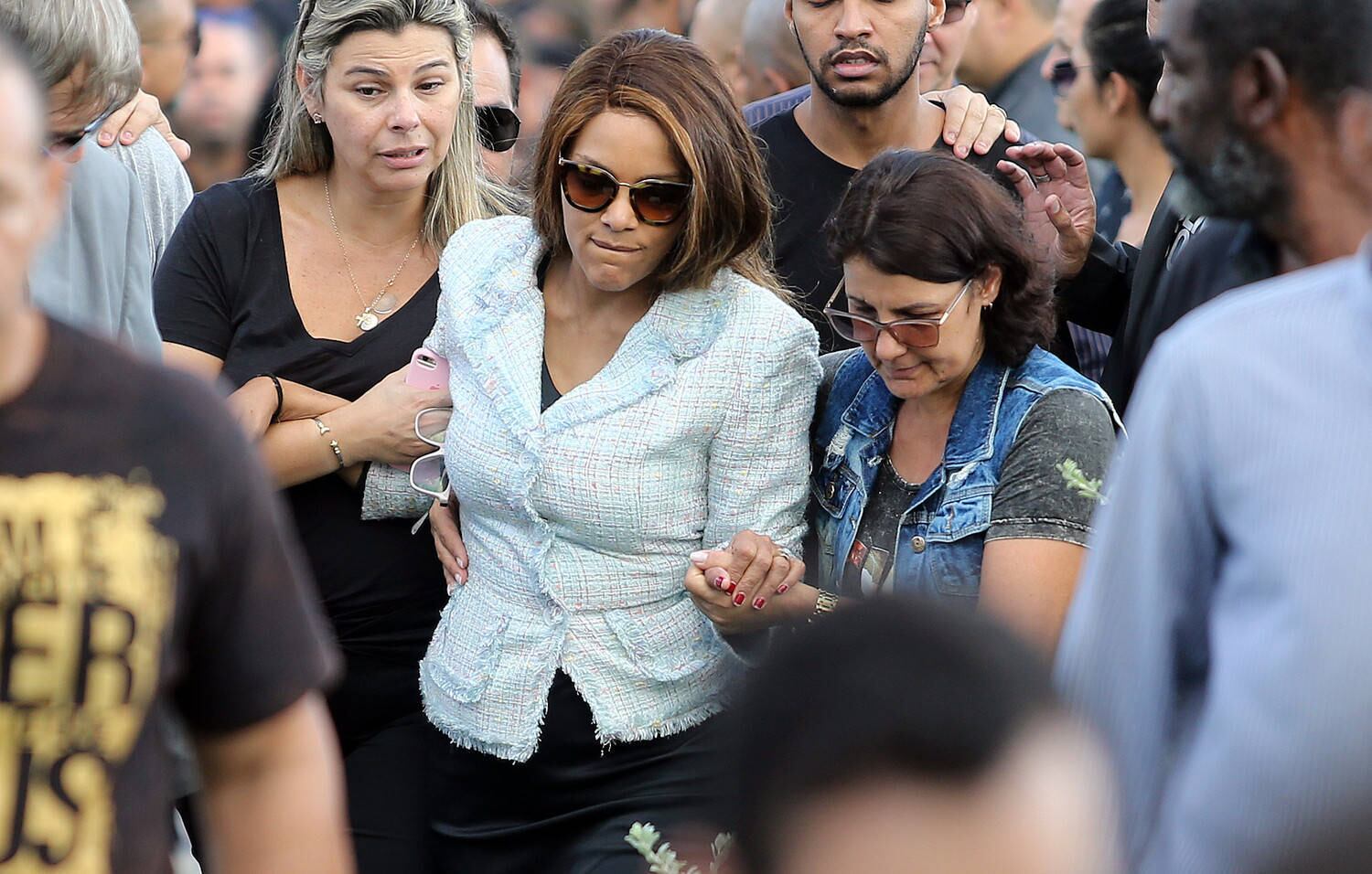 Flordelis no enterro do marido, o pastor Anderson do Carmo