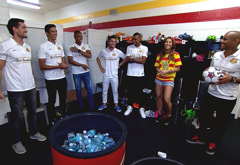 O Programa da Sabrina começa neste sábado (3), às 20h30 e após o Jornal da Record
+ VÍDEO: Sabrina viaja para os EUA e conhece brasileiros que ganham a vida em Miami
+ Karina Bacchi lista dicas de "sobrevivência" para A Fazenda
+ Assista às íntegras do Programa da Sabrina no R7.com/Play!