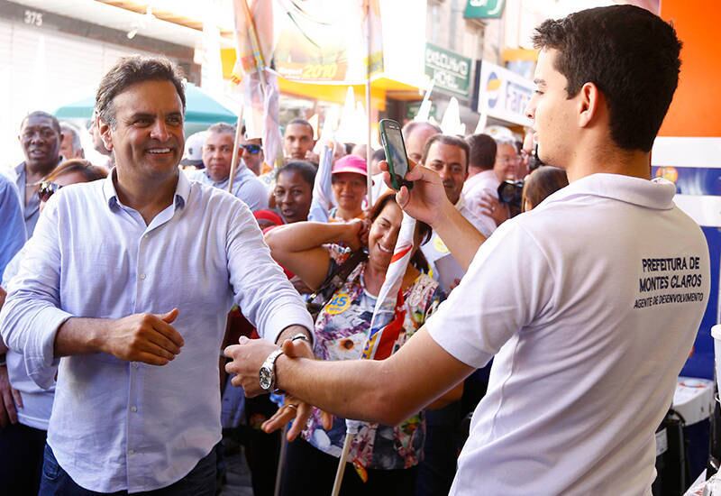 Aécio aparece em 3º nas pesquisas de intenção de voto