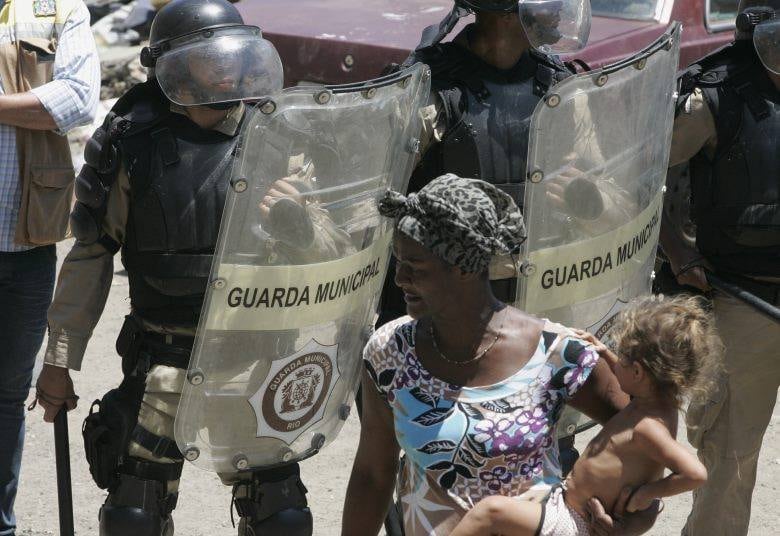 Moradores protestaram contra demolição na Favelinha do Metrô