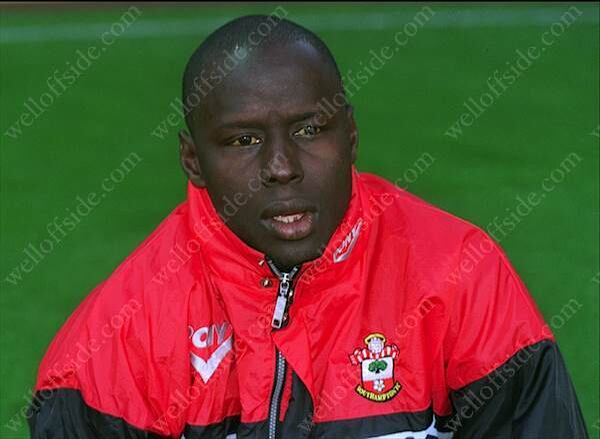Após deixar o Southampton, Ali Dia ainda atuou em algumas equipes amadoras da Inglaterra e se
formou em administração, em 2001. Durante anos, o seu nome foi citado por na
Terra da Rainha como sinônimo de perna de pau. Em uma lista do 'The Times', o senegalês foi colocado como primeiro da lista piores futebolistas da história

Veja também: Michel Bastos vacila de novo e leva dura no São Paulo
