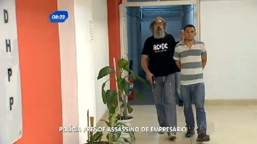 A vítima, o americano David
Benjamin Somer, de 50 anos, teria dado em cima da mulher do suspeito (foto), dono de
uma casa noturna em São Paulo. Irritado com a situação, Gonçalves deu uma gravata
na vítima, que ficou desacordada. O suspeito aplicou duas injeções
com sonífero em Somer, que morreu no local, minutos depois