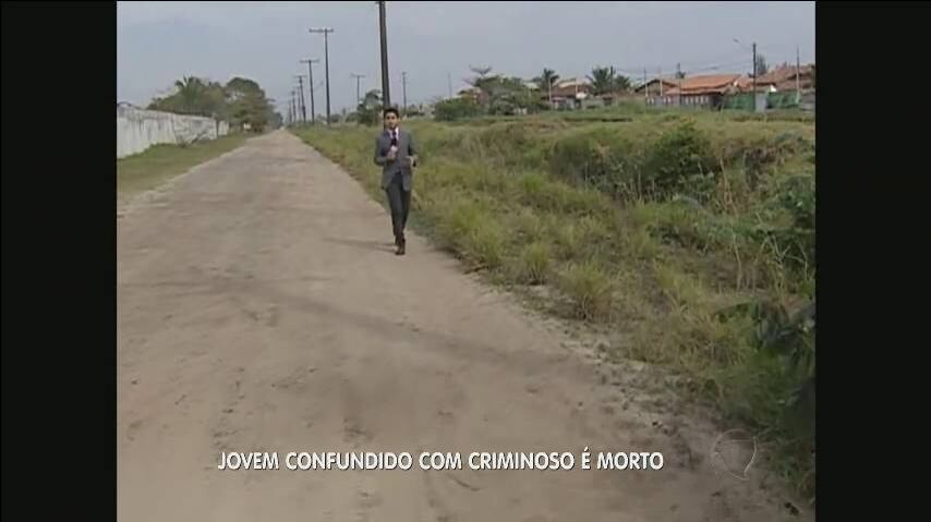 De acordo com a polícia, Júnior foi atacado por pelo menos cinco pessoas quando voltava de um bar para casa por esta estrada de terra
> Veja toda a programação da Record no R7 Play