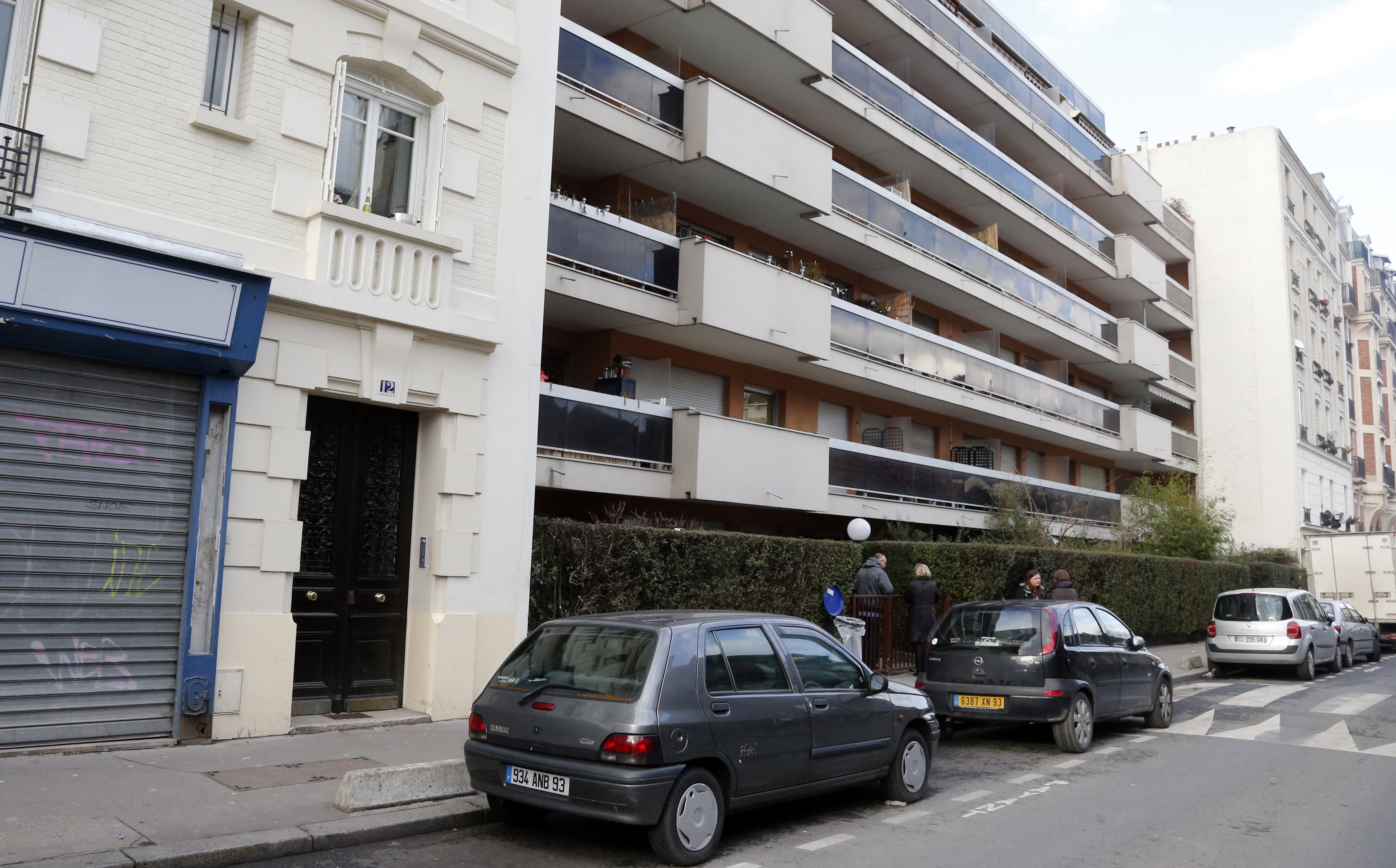 Imagem mostra a entrada do prédio que o desempregado ateou fogo em si
