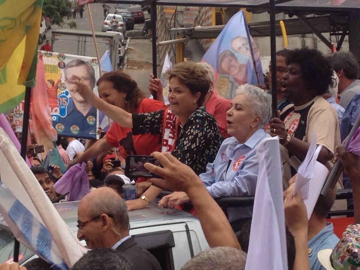 Dilma desfilou no centro de Caxias, na Baixada Fluminense