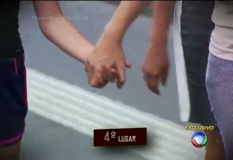 Segundo a
organização Promundo, que fez uma pesquisa sobre "casamento na infância e adolescência
no Brasil ", o país ocupa o quarto lugar no mundo em número de crianças
casadas. São 66 mil meninas com idades entre 10 e 14 anos vivendo em uniões
informais, 2600 crianças casadas oficialmente em cerimônias religiosas ou
cartórios e por volta de 500 mil meninas que casaram aos 17 anos