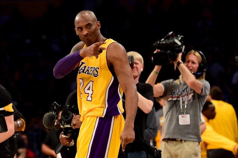 Grande astro do basquete, Kobe Bryant anunciou sua aposentadoria no fim de 2015 e fez sua última partida pelo Los Angeles Lakers em abril de 2016, aos 37 anos. Em 20 temporadas, Bryant conquistou cinco títulos da NBA, além de duas medalhas de ouro olímpicas com a seleção dos Estados Unidos e diversos recordes individuais