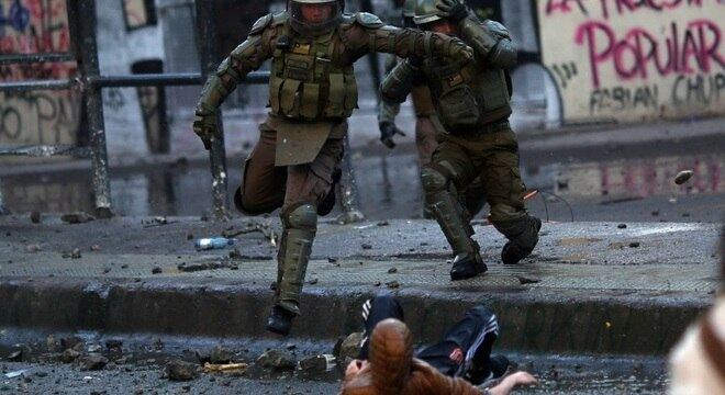 Abusos policiais durante protestos no Chile foram denunciados internacionalmente