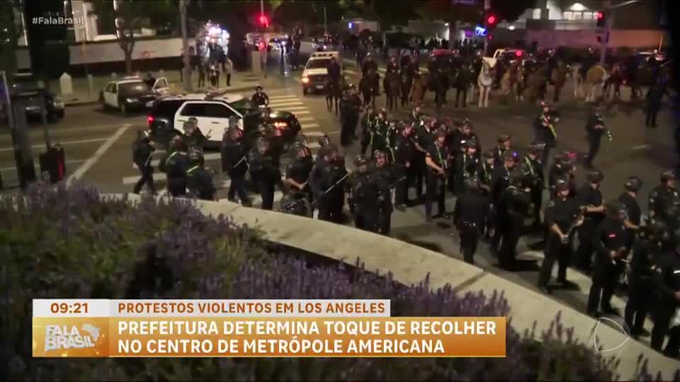 Los Angeles impõe toque de recolhe para conter protestos violentos