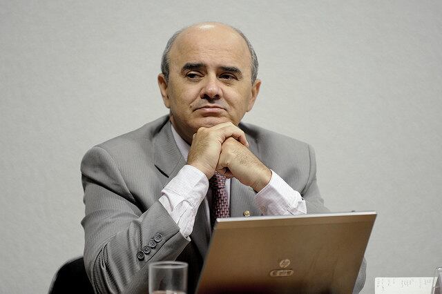 Maia defendeu a necessidade de aval do Legislativo para venda de estatais