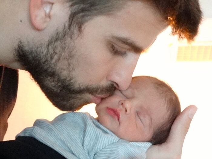 Piqué faz a linha 'pai babão' e adora curtir o filho Milan