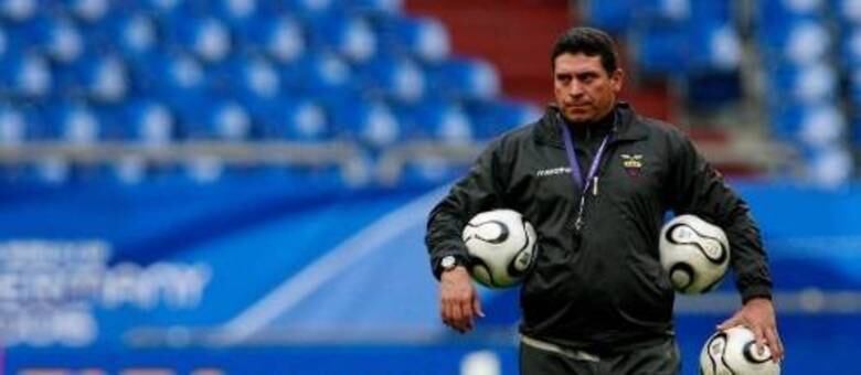 O técnico Luis Fernando Suarez liberou as regalias aos atletas