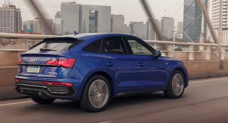 Transmissão é S tronic de sete velocidades e a tração é integral quattro ultra