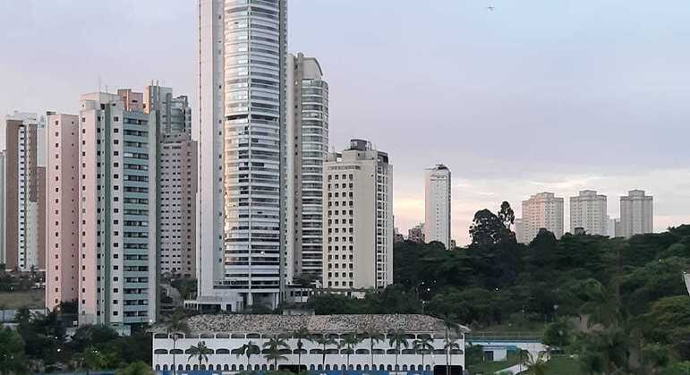 Dia nublado e com temperaturas elevadas em São Paulo