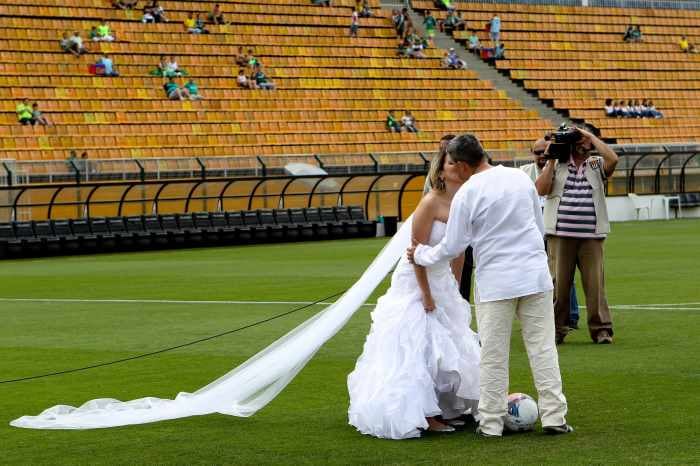 Enquanto Palmeiras e Boa não entram em campo para ver se o Verdão finalmente se consagra campeão da Série B neste sábado (16), os poucos torcedores que já estão no estádio puderam presenciar uma atração para lá de especial