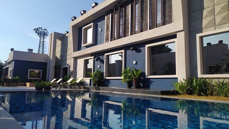 Eliminações
Na primeira fase, quando a disputa ainda estiver na Vila, as eliminações não têm data fixa. Ou seja, acontecem de acordo com a dinâmica do programa. Também ocorrem em escala maior, com mais participantes fora do jogo de uma só vez. Quando a disputa estiver apenas na Mansão, um participante será eliminado a cada semana