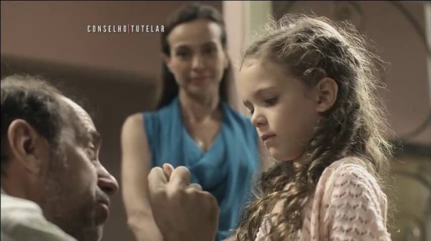 O caso da menina que era abusada sexualmente com certeza foi um dos mais emocionantes e fortes da trama

+ Aprenda a música exibida na vinheta de Conselho Tutelar

+ César e Sereno investigam caso de menina abusada por familiares


+ Veja imagens chocantes das cenas de violência infantil exibidas em Conselho Tutelar

