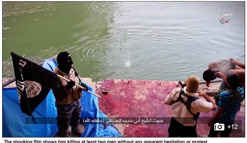 Filmado durante a matança do grupo em Tikrit no ano passado,
o jovem é visto atirando na cabeça de pelo menos dois homens, que são arrastados
até ele por outros soldados do Estado Islâmico. As informações são do Daily Mail