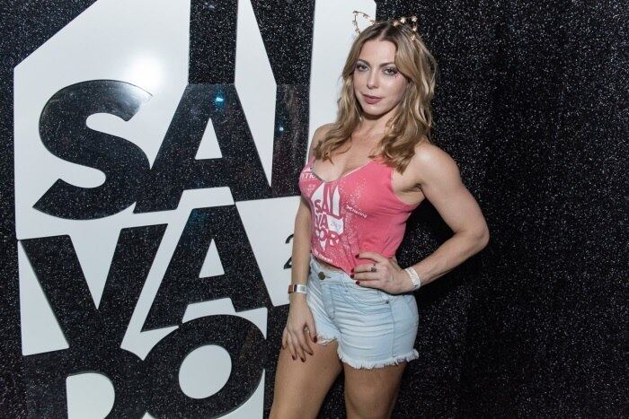 Sheila Mello foi prestigiar o marido no Camarote