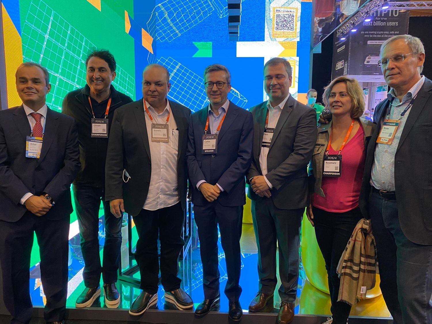 Governador do DF, Ibaneis Rocha (terceiro da esquerda para a direita), ao lado do prefeito de Lisboa, Carlos Moedas, e de integrantes da comitiva do DF, na abertura do Web Summit