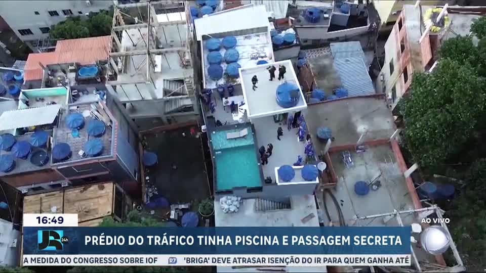 Casas de alto padrão usadas por traficantes são destruídas na Rocinha, no Rio de Janeiro