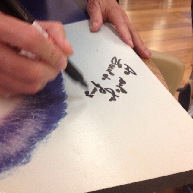 Geraldo ainda revelou que o quadro
autografado está pendurado em seu camarim. 

— Seu aniversário e do fundo do meu
coração, peço a Deus que cuide ainda mais de você!