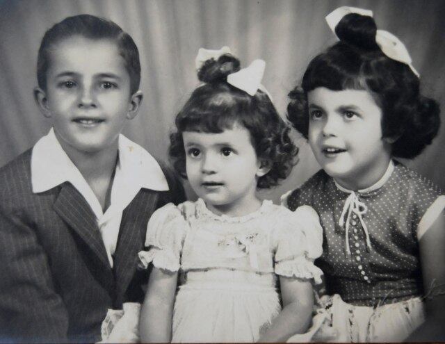 Em 1965, foi matriculada no Colégio Estadual Central, uma escola pública com um forte movimento estudantil contrário ao golpe militar eclodido no ano anterior