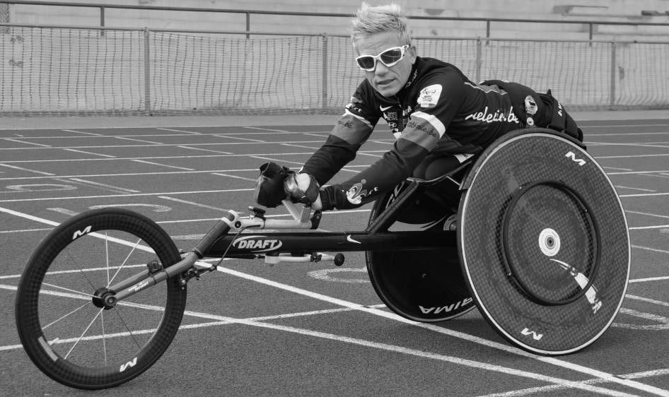 A prática é autorizada a doentes incuráveis que enfrentam sofrimento físico e psíquico e requer o consentimento por escrito de três médicos