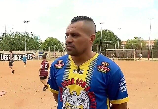 No campinho de terra, Barão já ensinou de forma voluntária mais de mil crianças e adolescentes, além de encaminhar talentos para peneiras em grandes clubes. "Trago para eles a superação e os sonhos. Desafio eles a irem muito mais além do que eu fui. Tenho certeza que qualquer menino que colocar em sua cabeça uma meta ou um desejo, pode atingir voos ainda mais altos".