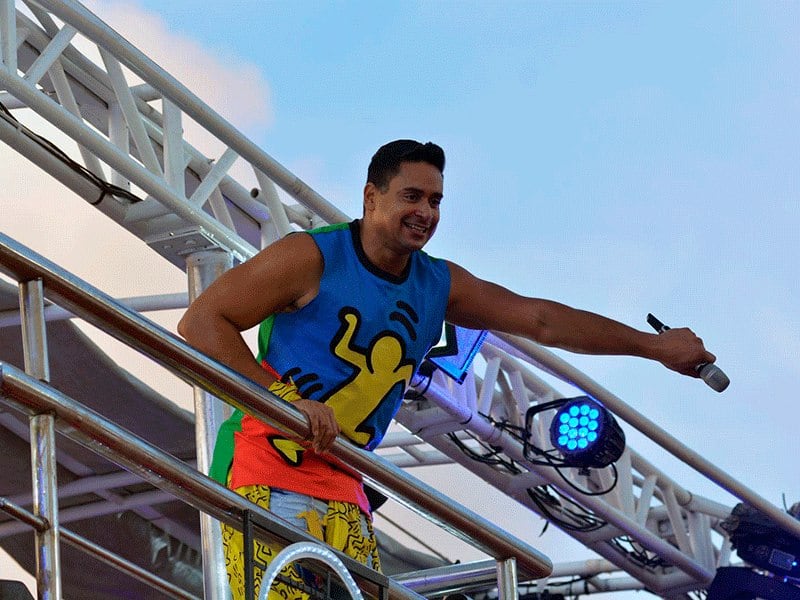 O Harmonia do Samba voltou ao circuito Dodô, na orla de Salvador, nesta
segunda-feira (27)