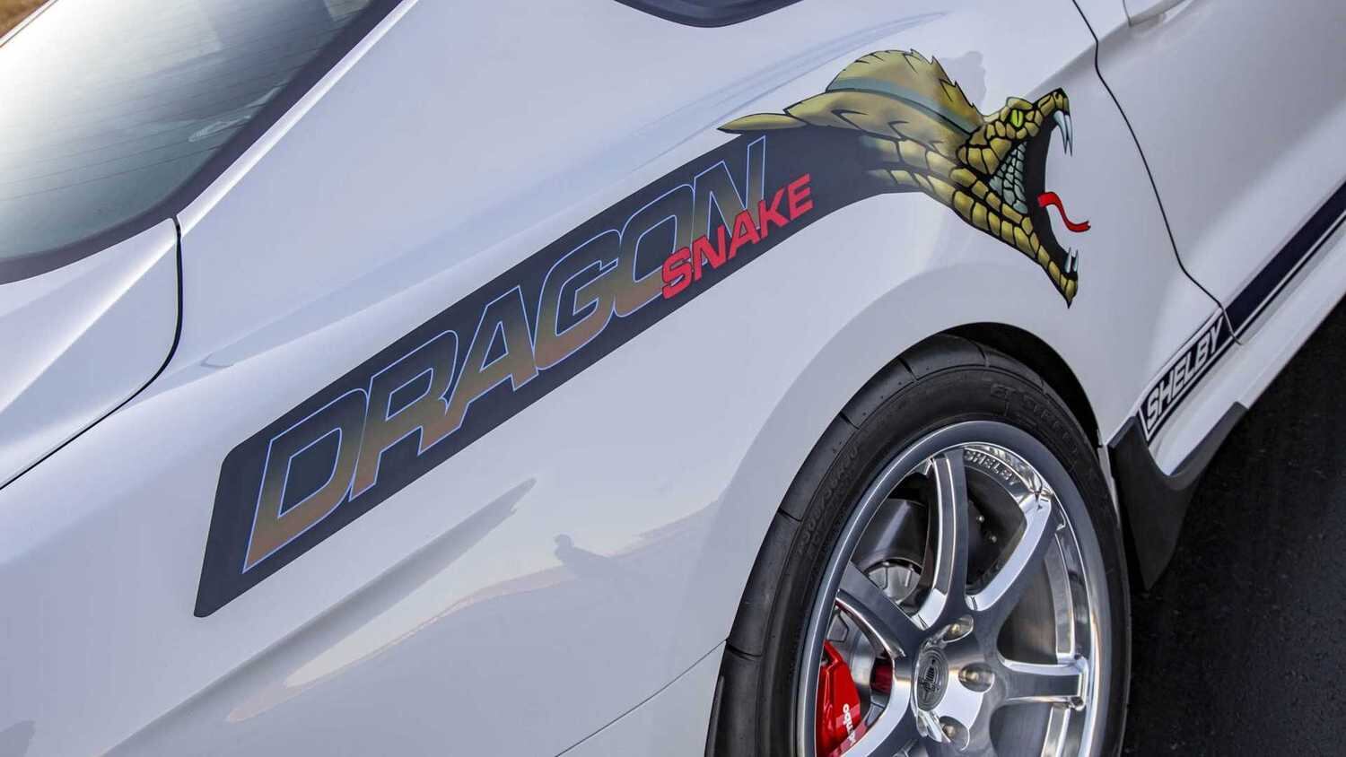 A Shelby equipou o esportivo com o já conhecido motor V8 de 5.2L e mais de 800cv de potência.