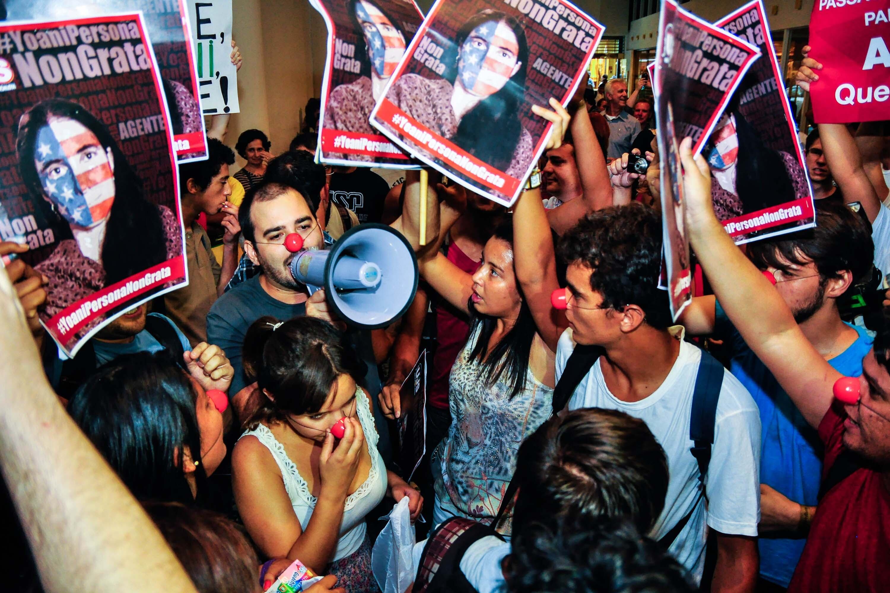 Manifestantes se concentraram na frente do Conjunto Nacional, na avenida Paulista
