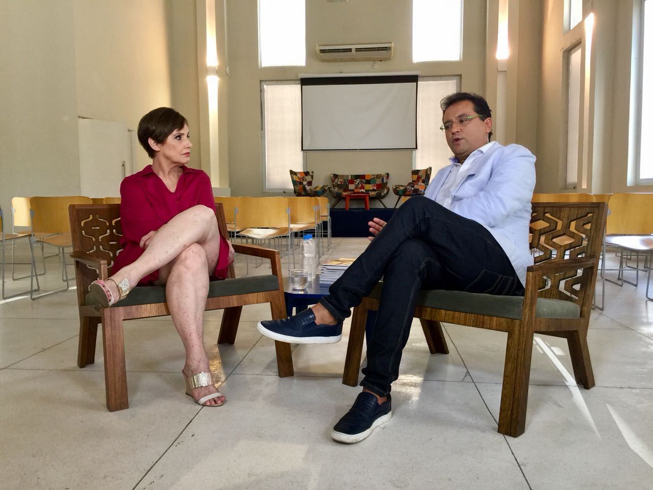 Segundo a atriz, ela nunca se jogou ou caiu de forma acidental daquele edifício, mas sim, foi vítima de um ataque. A imprensa, entretanto, tratou o episódio como uma tentativa de suicídio de Leila, ocasionada por uma desilusão amorosa