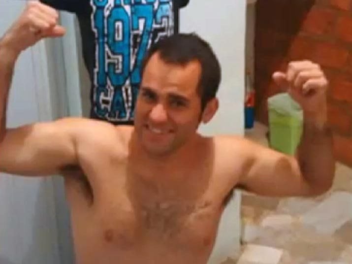 De acordo com a reportagem do Cidade Alerta, o rapaz teria tentado matar o amante da namorada, mas o moço conseguiu escapar do ataque. Assista ao vídeo!