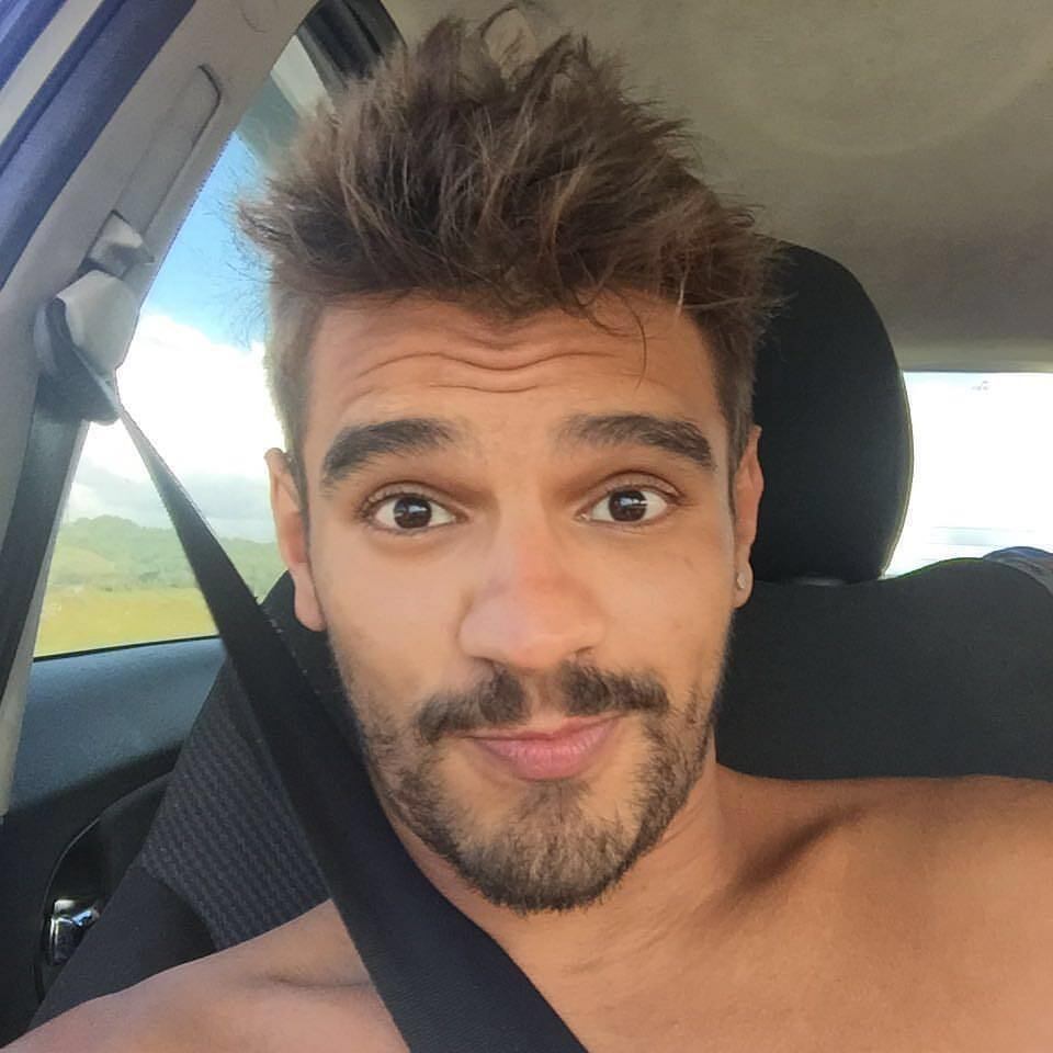 João
tentou apartar a briga e foi atingido pelo tiro. Ainda segundo o amigo do
jovem, ele era avesso a brigas e que ele era um “moleque muito bom mesmo”