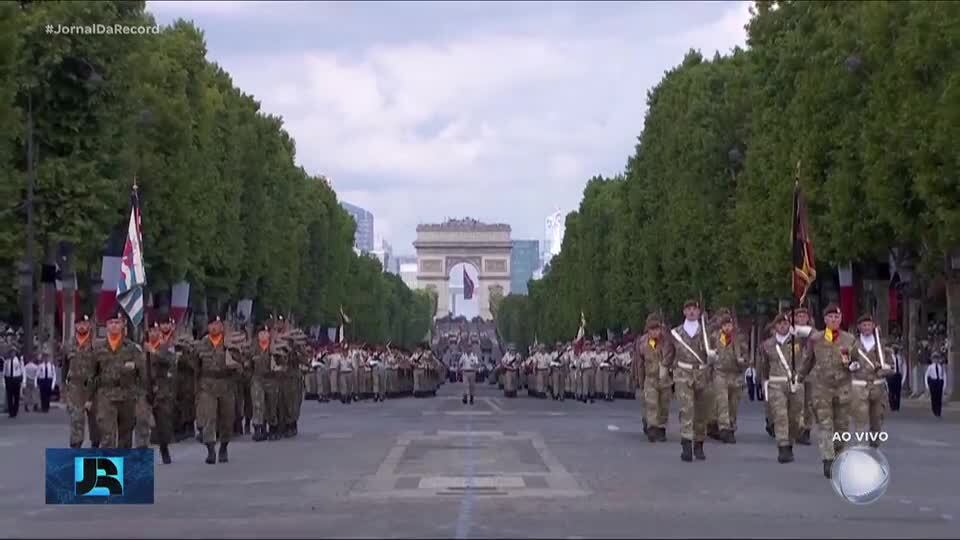 Comemorações do feriado de 14 de julho, na França, destacam poderio militar do país