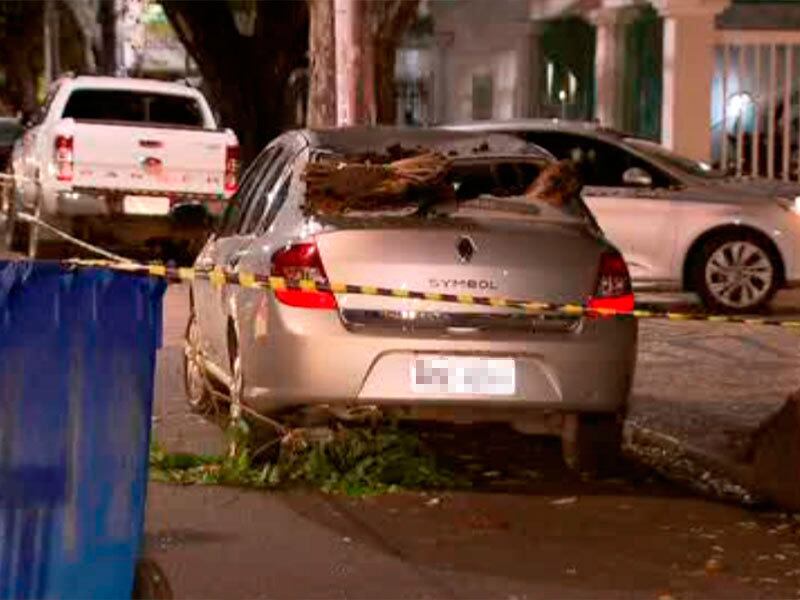 Segundo o corpo de bombeiros, ninguém ficou ferido com o acidente