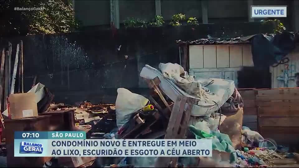 Condomínio novo é entregue em meio a lixo, escuridão e esgoto a céu aberto em São Paulo