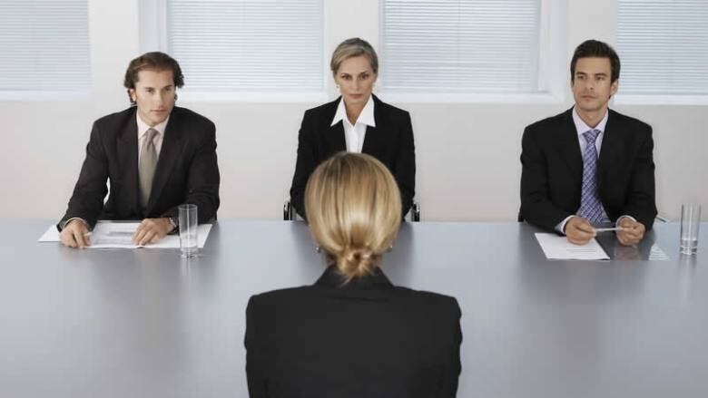 Estudo afirma que ter um chefe ruim pode ser tão prejudicial quanto fumar um maço de cigarros por dia

Um estudo publicado pela Quartz possui um resultado assustador: ter um chefe que te estressa é tão ruim para sua saúde quanto fumar um maço de cigarros por dia. Quanto mais tempo você passa no emprego, pior para sua saúde, tanto física quanto mental